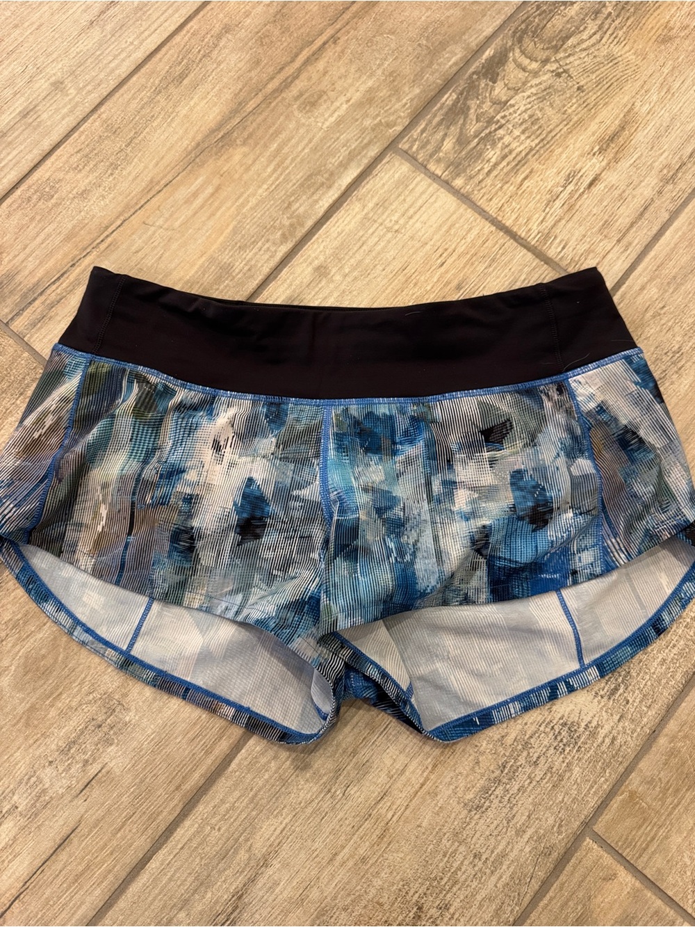 Lululemon Speed Shorts size 6 | original style/fit | 2.5 inches